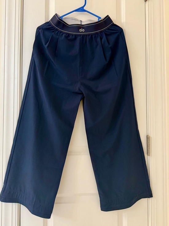 ALO Yoga Pants - ALO Yoga women‘s Navy pant with Contrast Waistband